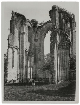 Vorschaubild La Couronne: Ruine der Abteikirche